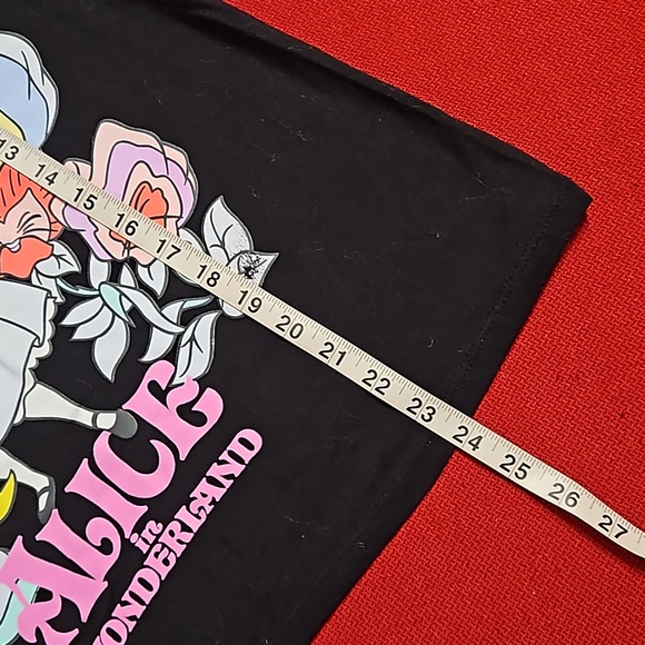 Disney Alice in Wonderland black short sleeve graphic t-shirt Medium flowers - Picture 4 of 5